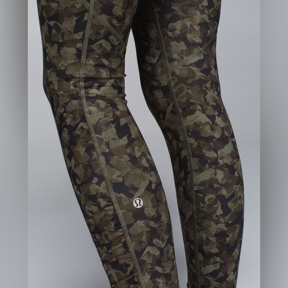 Lululemon speed tight III luxtreme mystic jungle fatigue green black sz 4 - Picture 11 of 12